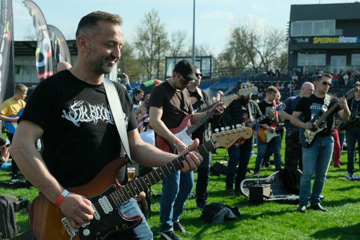  Gitarzyści grają Hey Joe na stadionie w Lublinie (zdjęcie 16) - Autor: Maciej Kaczanowski