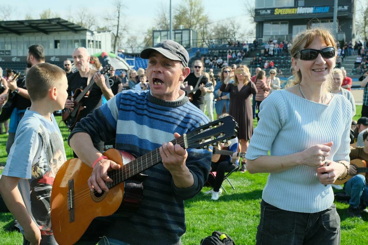  Gitarzyści grają Hey Joe na stadionie w Lublinie (zdjęcie 26) - Autor: Maciej Kaczanowski