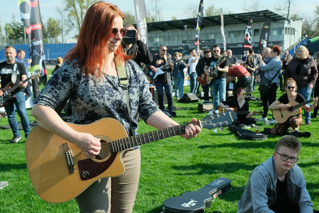  Gitarzyści grają Hey Joe na stadionie w Lublinie (zdjęcie 14) - Autor: Maciej Kaczanowski