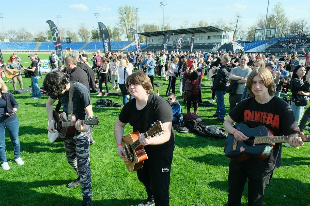  Gitarzyści grają Hey Joe na stadionie w Lublinie (zdjęcie 12) - Autor: Maciej Kaczanowski