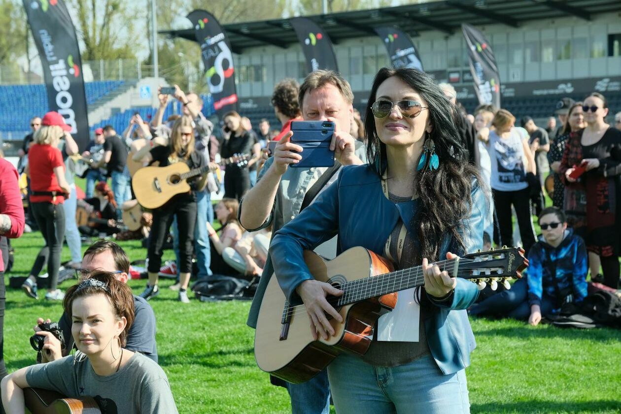  Gitarzyści grają Hey Joe na stadionie w Lublinie (zdjęcie 7) - Autor: Maciej Kaczanowski