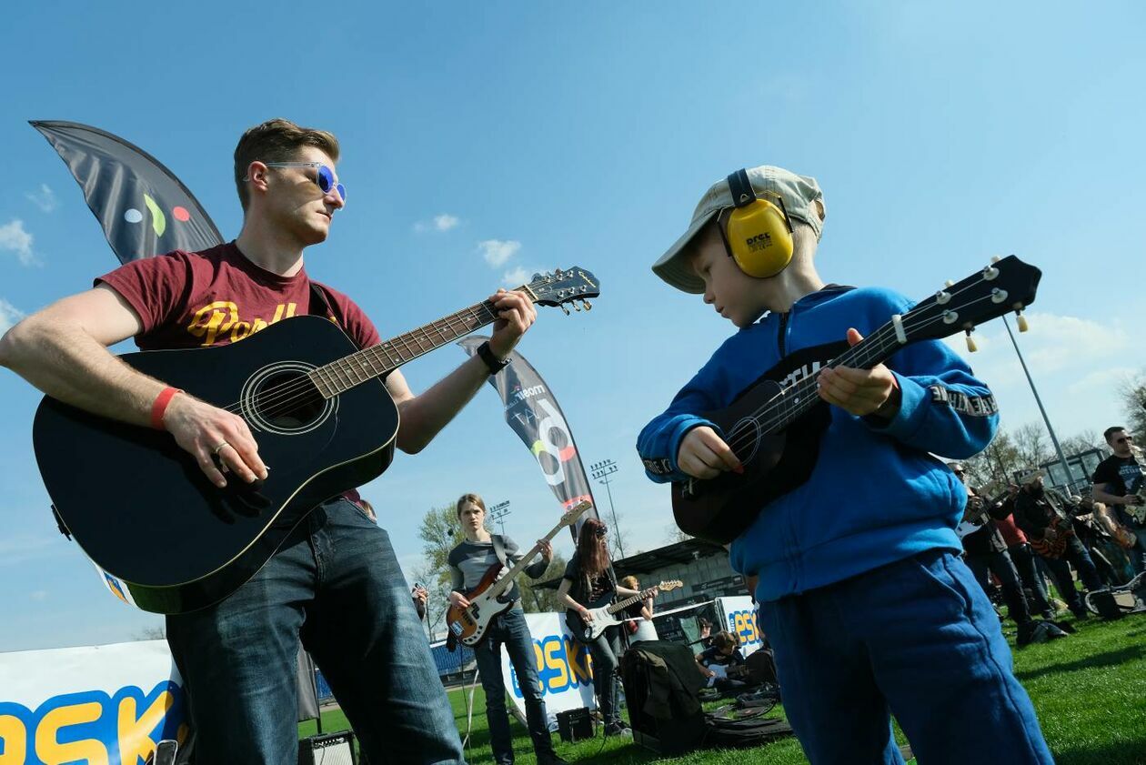  Gitarzyści grają Hey Joe na stadionie w Lublinie (zdjęcie 15) - Autor: Maciej Kaczanowski