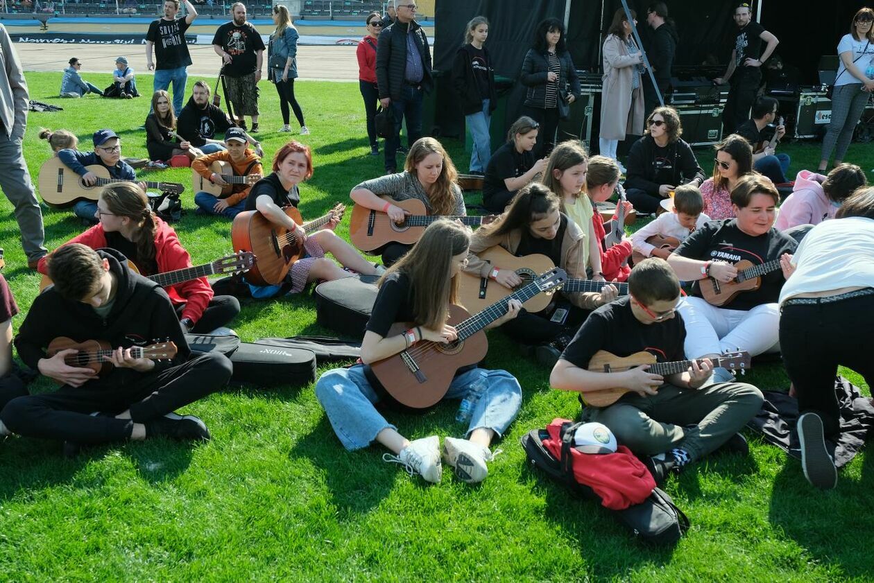  Gitarzyści grają Hey Joe na stadionie w Lublinie (zdjęcie 9) - Autor: Maciej Kaczanowski