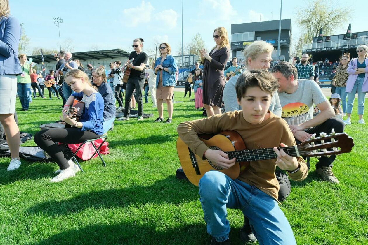  Gitarzyści grają Hey Joe na stadionie w Lublinie (zdjęcie 19) - Autor: Maciej Kaczanowski