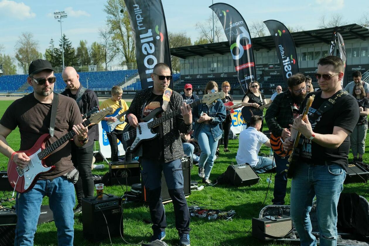  Gitarzyści grają Hey Joe na stadionie w Lublinie (zdjęcie 18) - Autor: Maciej Kaczanowski