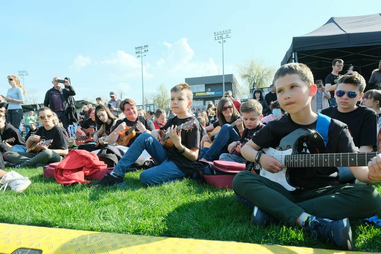  Gitarzyści grają Hey Joe na stadionie w Lublinie (zdjęcie 25) - Autor: Maciej Kaczanowski