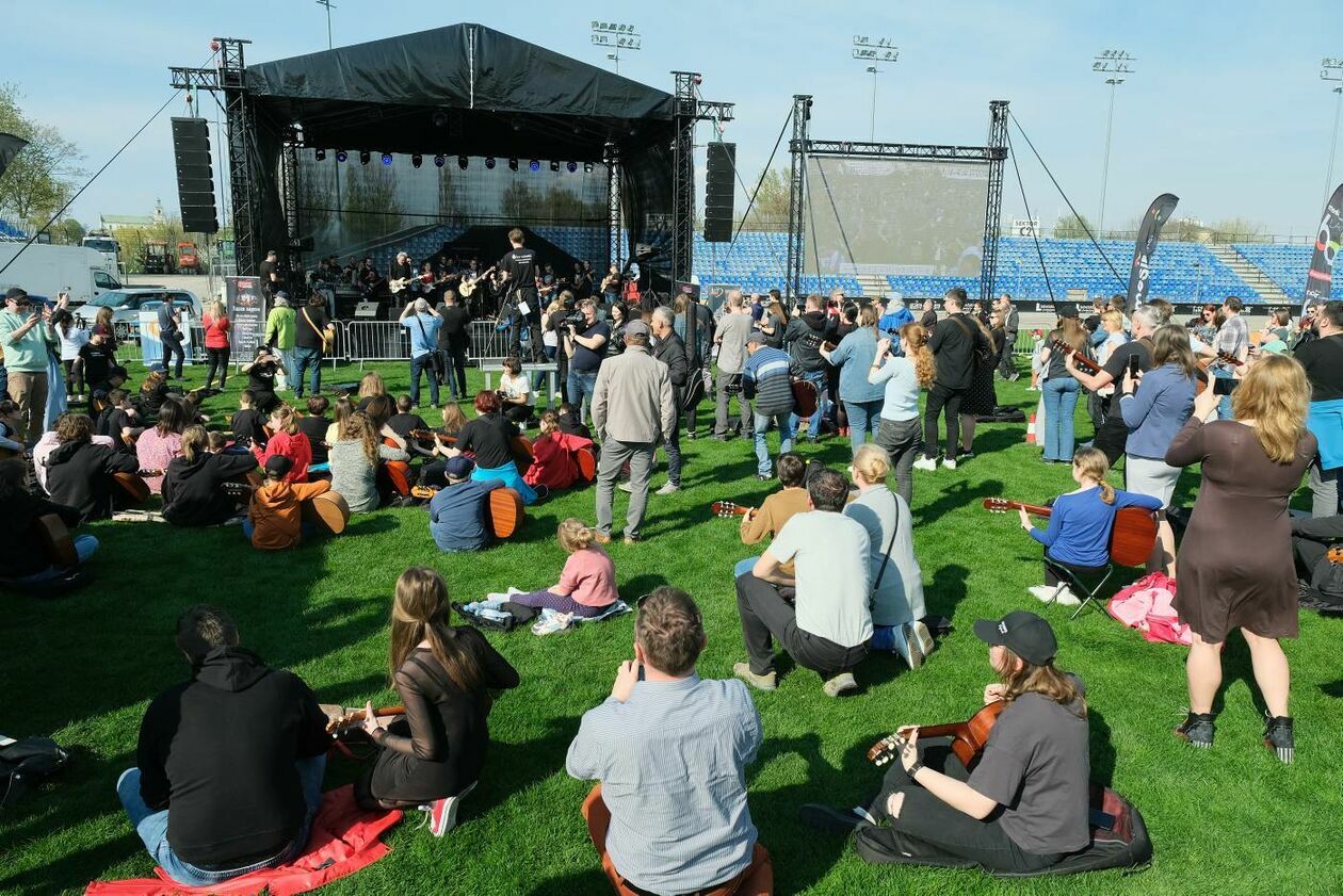  Gitarzyści grają Hey Joe na stadionie w Lublinie (zdjęcie 20) - Autor: Maciej Kaczanowski