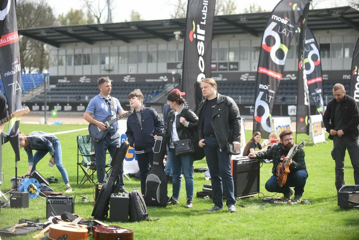  Gitarzyści grają Hey Joe na stadionie w Lublinie (zdjęcie 34) - Autor: Maciej Kaczanowski