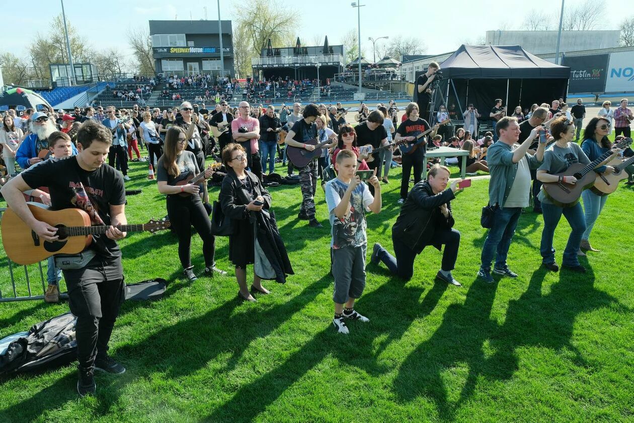  Gitarzyści grają Hey Joe na stadionie w Lublinie (zdjęcie 21) - Autor: Maciej Kaczanowski