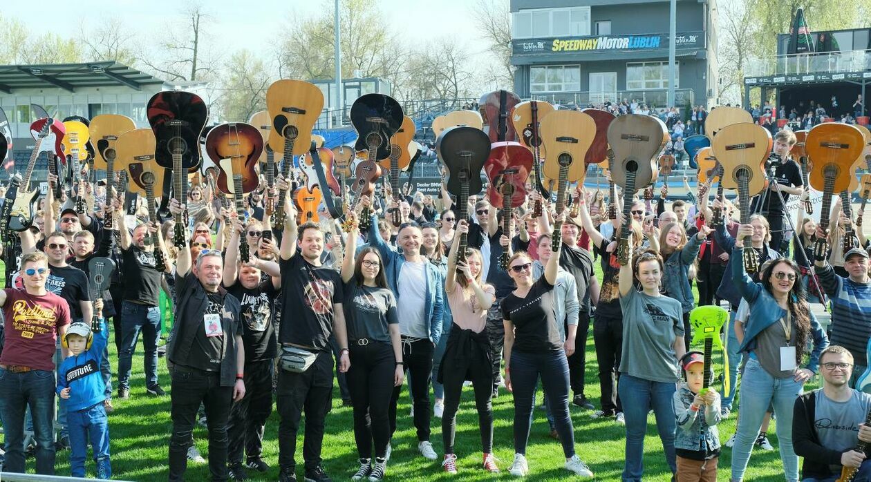  Gitarzyści grają Hey Joe na stadionie w Lublinie (zdjęcie 30) - Autor: Maciej Kaczanowski