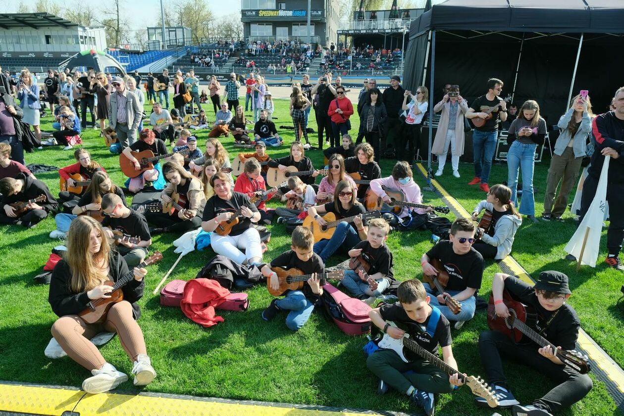  Gitarzyści grają Hey Joe na stadionie w Lublinie (zdjęcie 22) - Autor: Maciej Kaczanowski