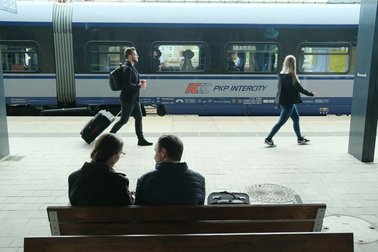  Pasażerowie na Dworcu Głównym PKP w Lublinie (zdjęcie 12) - Autor: Maciej Kaczanowski