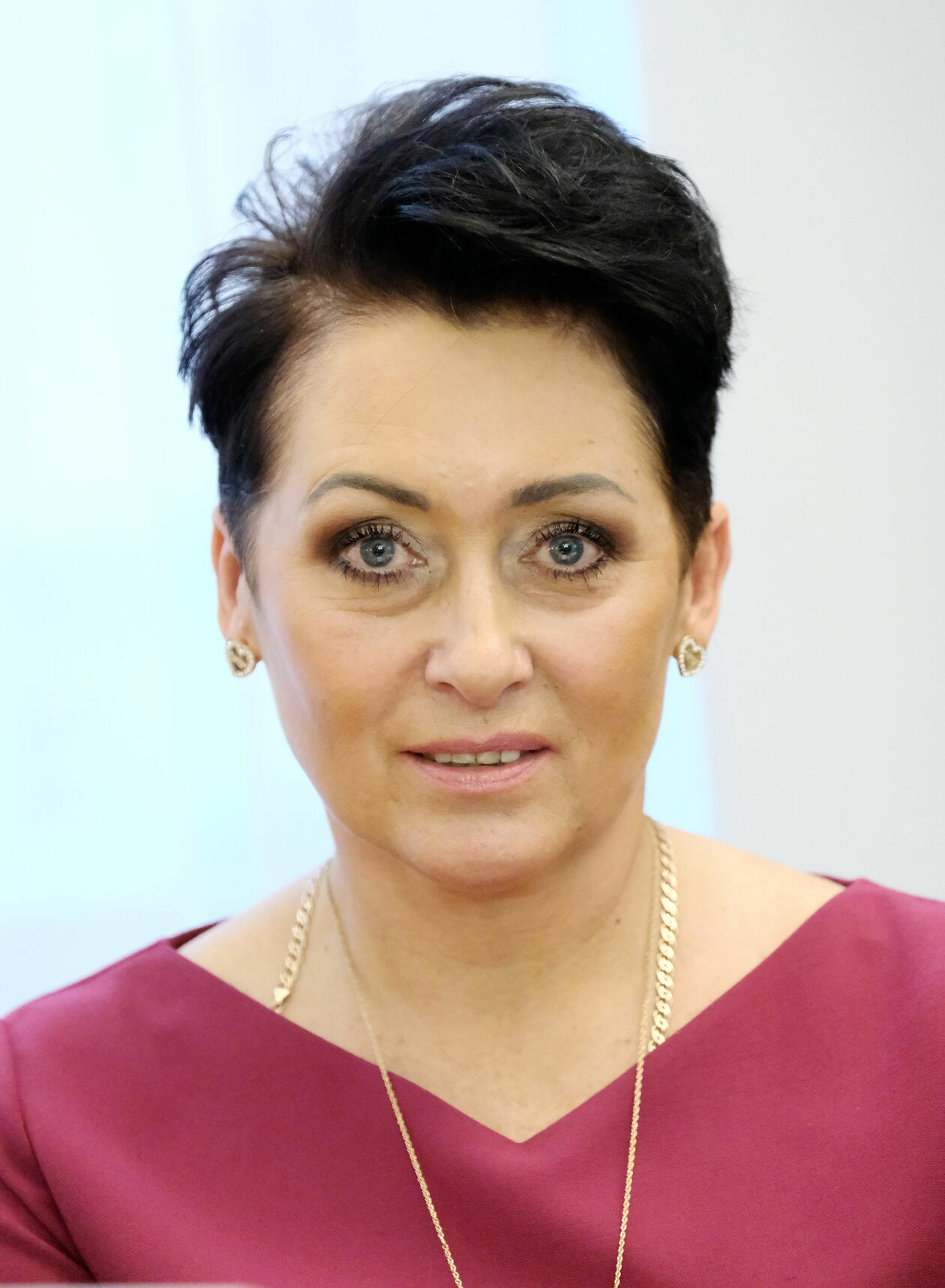  <p><strong>Magdalena Kamińska (klub prezydenta Krzysztofa Żuka)</strong></p>
<p>Oszczędności: &bull; 80 000 zł (bez zmian).</p>
<p>Nieruchomości: &bull; dom 180 mkw. wart 200 tys. zł (własność, poprzednio wyceniony na 160 tys. zł). &bull; Gospodarstwo rolne, na kt&oacute;re składają się: łąka o pow. 0,49 ha warta 8 000 zł (własność 1/2), grunty rolne 0,2536 ha warte 14 000 zł (własność), pomieszczenie gospodarcze 75 mkw. warte 25 000 zł (własność), grunty rolne o pow. 0,3574 ha warte 20 000 zł (własność), gospodarstwo nie przyniosło w zeszłym roku przychodu ani dochodu, zadeklarowana za 2021 r. wartość poszczeg&oacute;lnych składnik&oacute;w jest taka sama, jak w oświadczeniu za rok 2020, &bull; grunty rolne o pow. 0,9159 ha, warte 30 000 zł (własność, bez zmian), &bull; łąka o pow. 0,0994 ha warta 5 000 zł (własność, bez zmian).</p>
<p>Dochody: &bull; PIT-R 27 884,14 zł, &bull; PIT-36 4 325,42 zł.</p>
<p>&bull; W poprzednim oświadczeniu widniała kwota 32 209,56 zł jako doch&oacute;d PIT-R.</p>
<p>Składniki mienia ruchomego o wartości powyżej 10 tys. zł: &bull; brak.</p>
<p>Długi powyżej 10 tys. zł: &bull; kredyt got&oacute;wkowy w BPS SA na remont mieszkania, stan zadłużenia 3 620,56 zł (poprzednio 8 199,50 zł)</p>
<p>Podany w oświadczeniu majątek wchodzi w skład małżeńskiej wsp&oacute;lności majątkowej.</p>