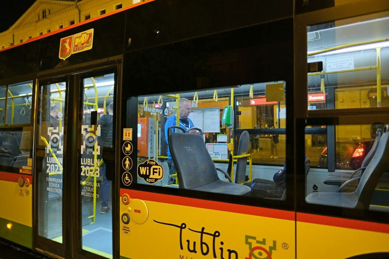  Na ulice Lublina wróciły nocne linie autobusowe (zdjęcie 4) - Autor: Maciej Kaczanowski