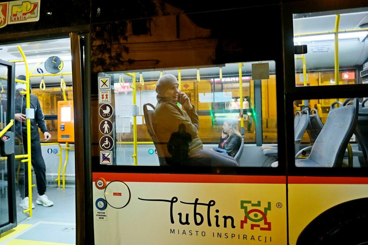  Na ulice Lublina wróciły nocne linie autobusowe (zdjęcie 6) - Autor: Maciej Kaczanowski