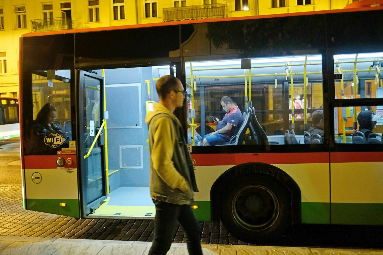  Na ulice Lublina wróciły nocne linie autobusowe (zdjęcie 8) - Autor: Maciej Kaczanowski