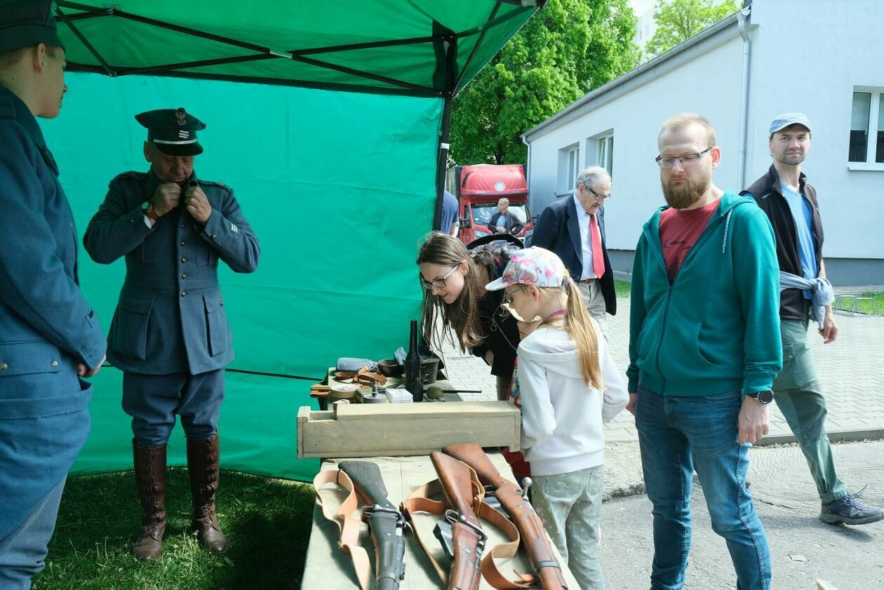  Piknik historyczno-wojskowy z okazji 78. rocznicy bitwy o Monte Cassino przy SP nr 57 (zdjęcie 18) - Autor: Maciej Kaczanowski