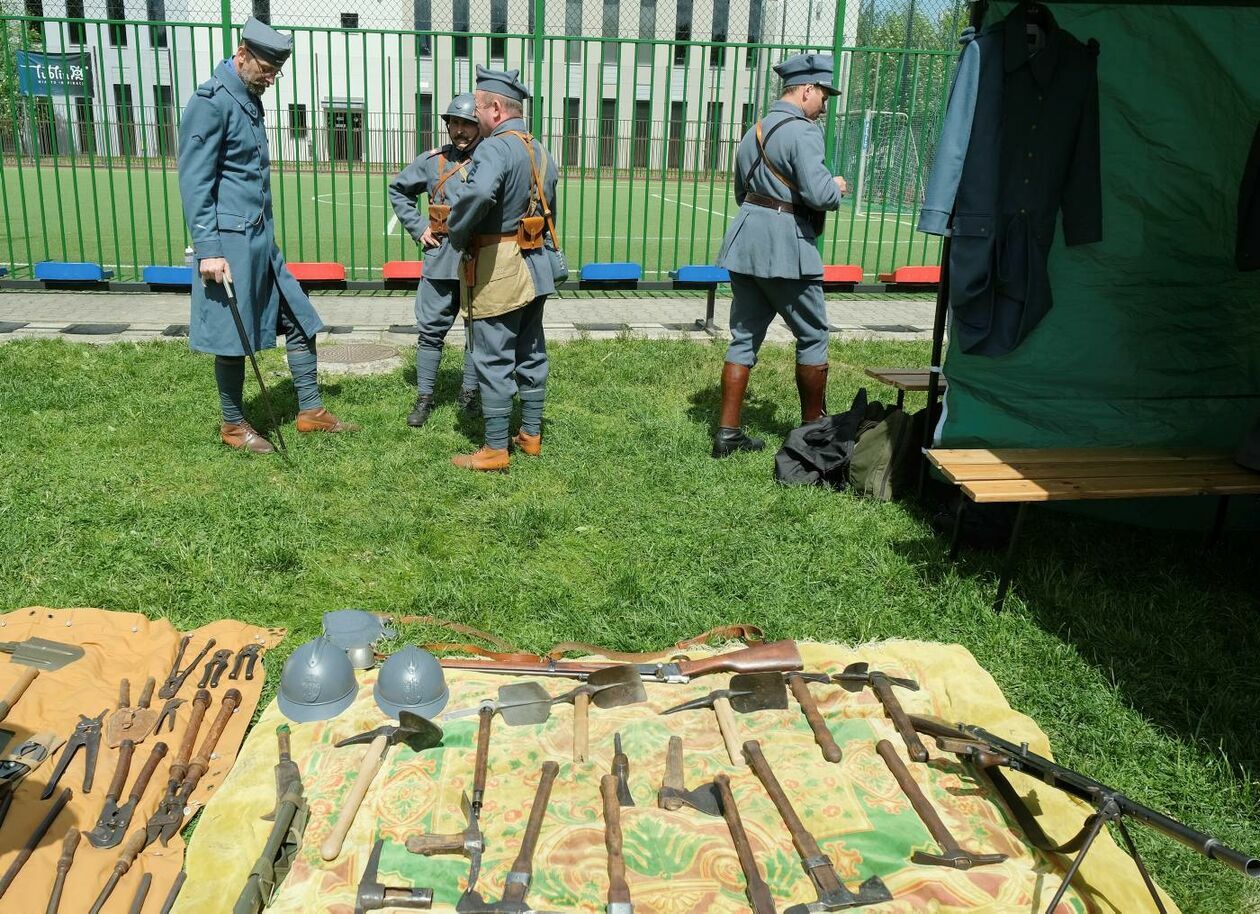  Piknik historyczno-wojskowy z okazji 78. rocznicy bitwy o Monte Cassino przy SP nr 57 (zdjęcie 22) - Autor: Maciej Kaczanowski