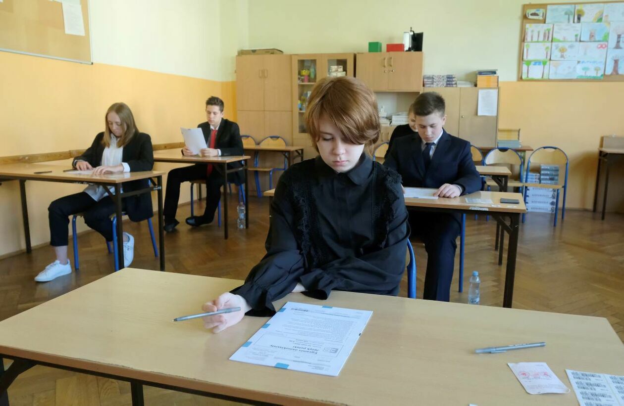  Egzamin 8-klasisty w lubelskiej Szkole Podstawowej nr 24  - Autor: Maciej Kaczanowski