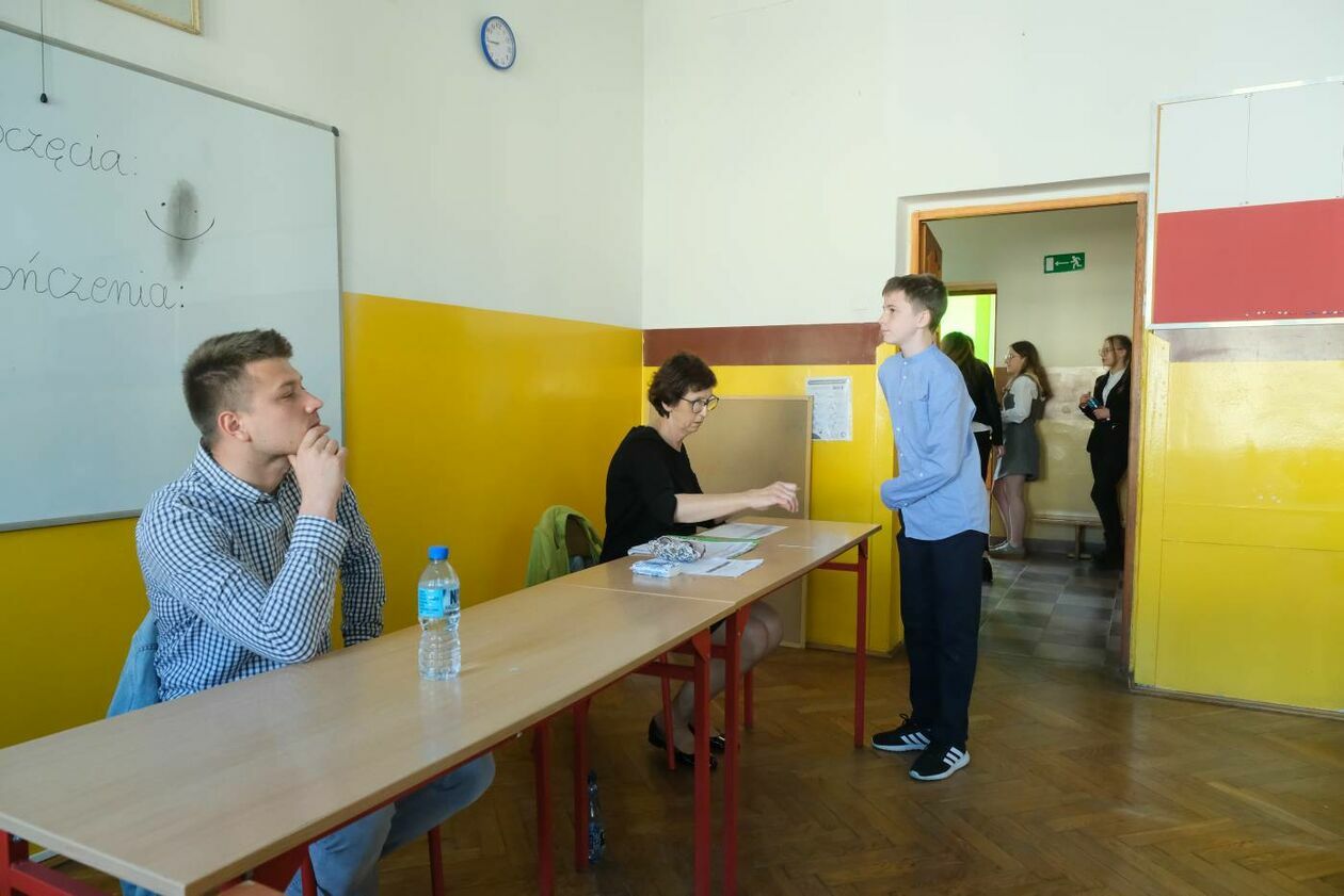  Egzamin 8-klasisty w lubelskiej Szkole Podstawowej nr 24 (zdjęcie 8) - Autor: Maciej Kaczanowski
