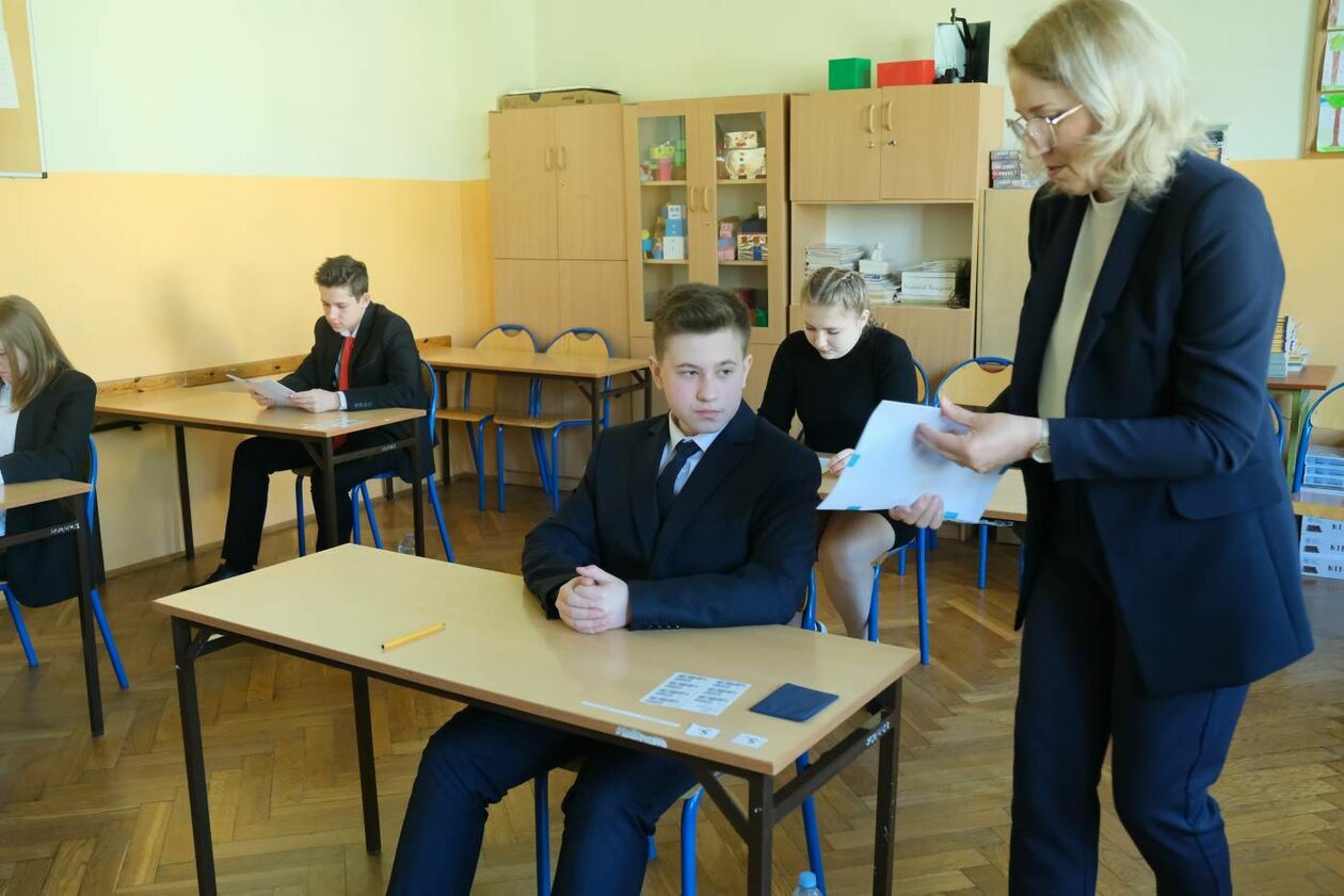  Egzamin 8-klasisty w lubelskiej Szkole Podstawowej nr 24 (zdjęcie 21) - Autor: Maciej Kaczanowski