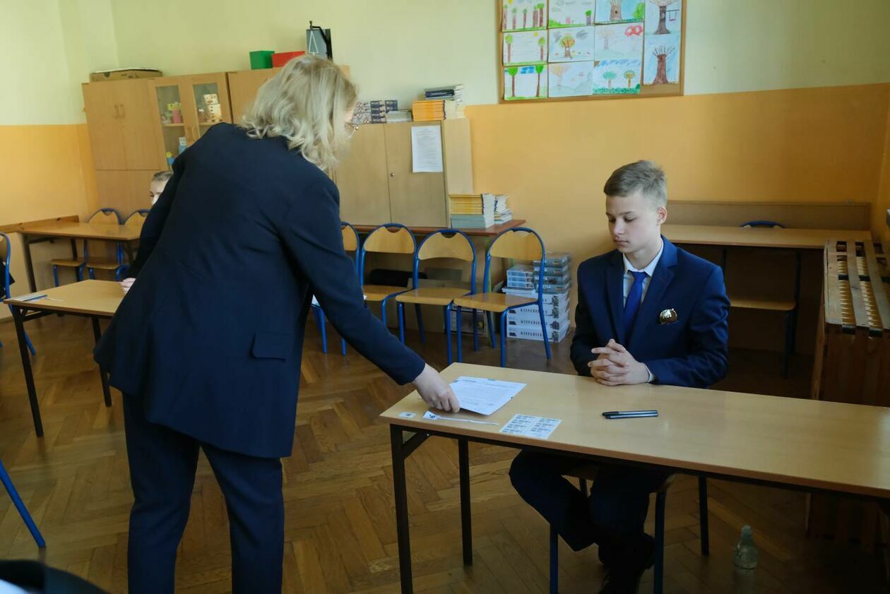 Egzamin 8-klasisty w lubelskiej Szkole Podstawowej nr 24 (zdjęcie 20) - Autor: Maciej Kaczanowski