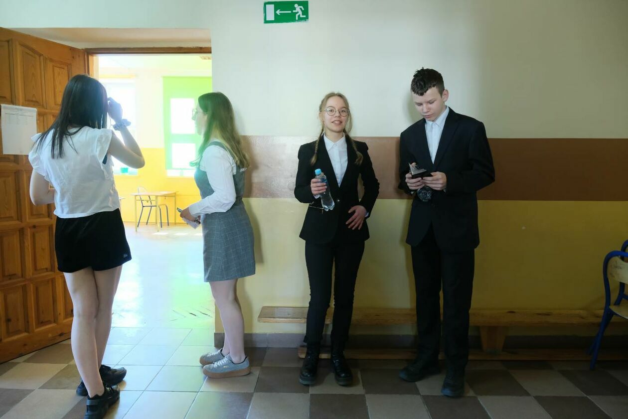  Egzamin 8-klasisty w lubelskiej Szkole Podstawowej nr 24 (zdjęcie 9) - Autor: Maciej Kaczanowski