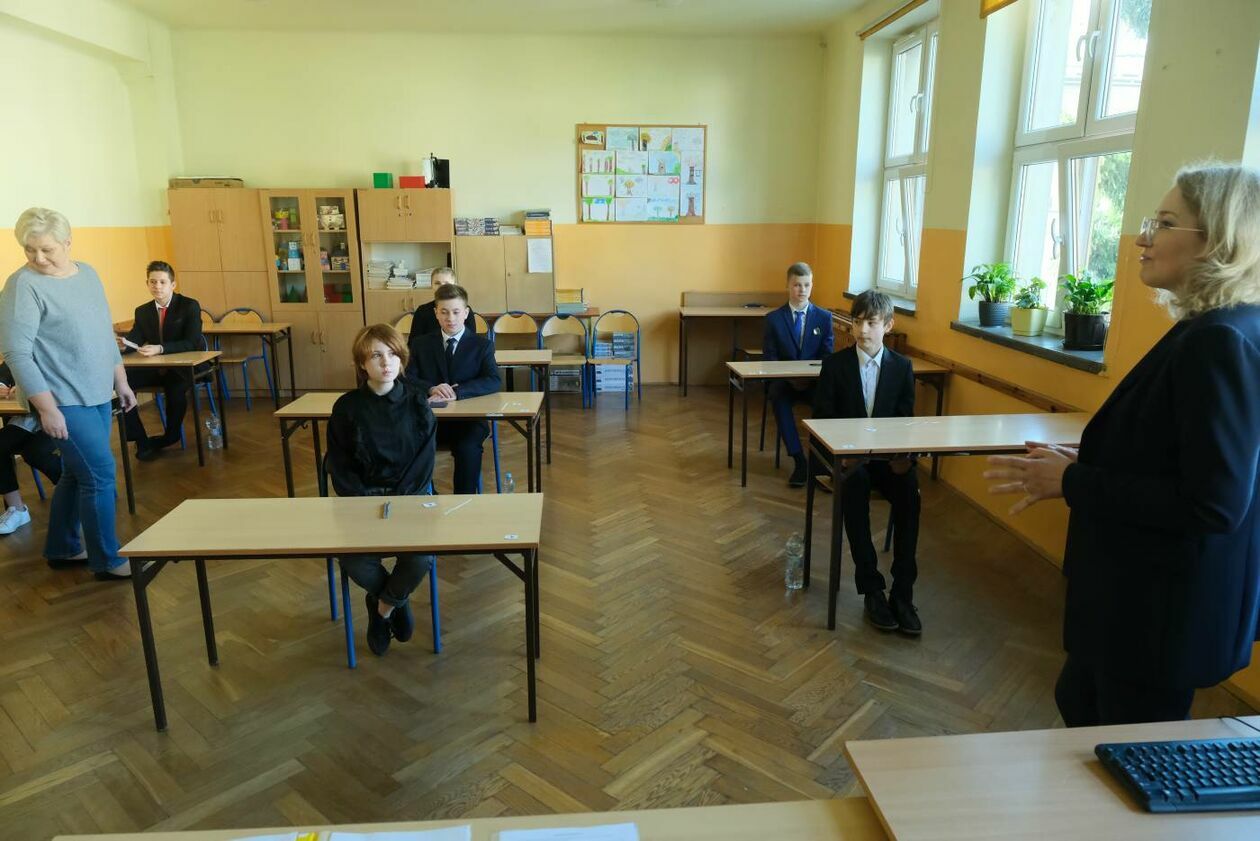  Egzamin 8-klasisty w lubelskiej Szkole Podstawowej nr 24 (zdjęcie 13) - Autor: Maciej Kaczanowski
