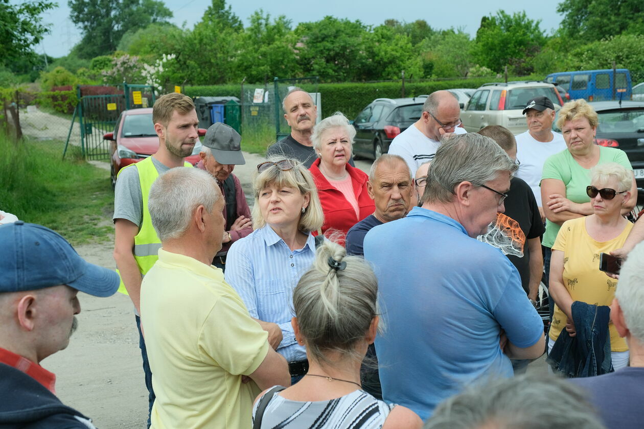  Spotkanie działkowców w sprawie zamknięcia mostu w ciągu ul. Żeglarskiej (zdjęcie 14) - Autor: Maciej Kaczanowski