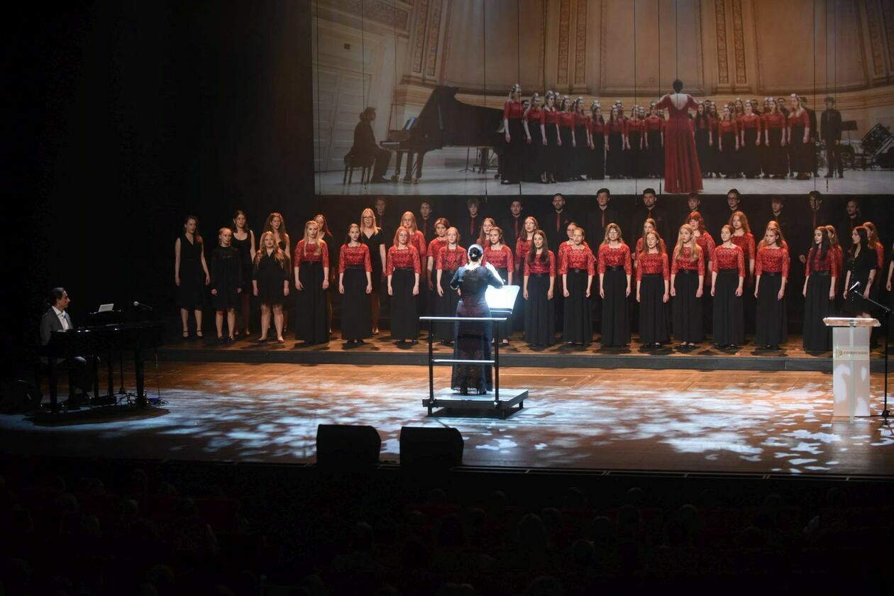  15 lecie Chóru Akademos z liceum Paderewski (zdjęcie 7) - Autor: Maciej Kaczanowski