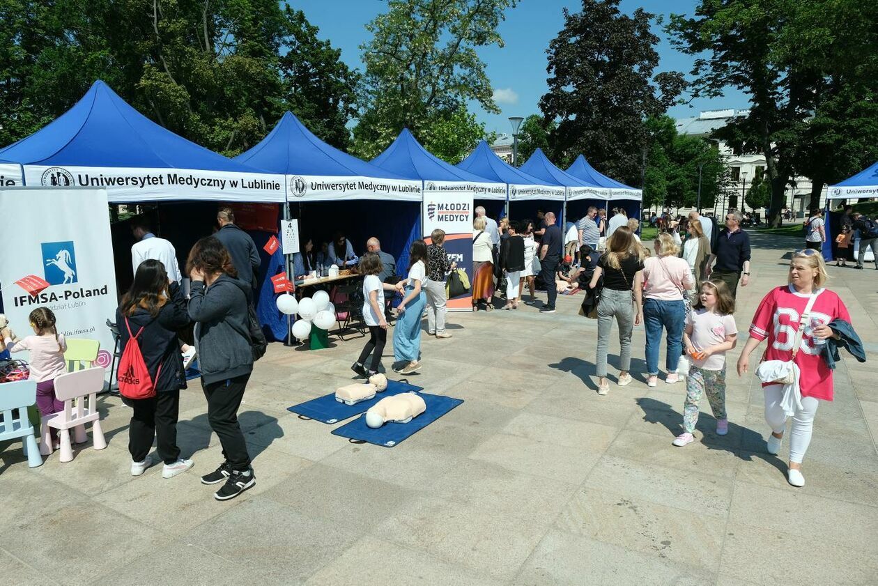 Biała niedziela na placu Litewskim w Lublinie