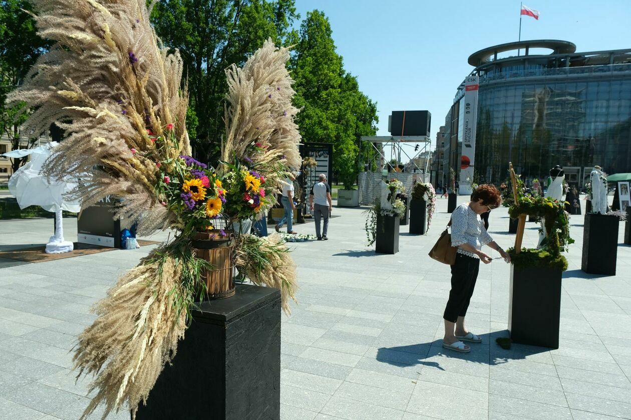  Weekend z Florystyką na placu Teatralnym oraz w budynku Centrum Spotkania Kultur w Lublinie (zdjęcie 13) - Autor: Maciej Kaczanowski