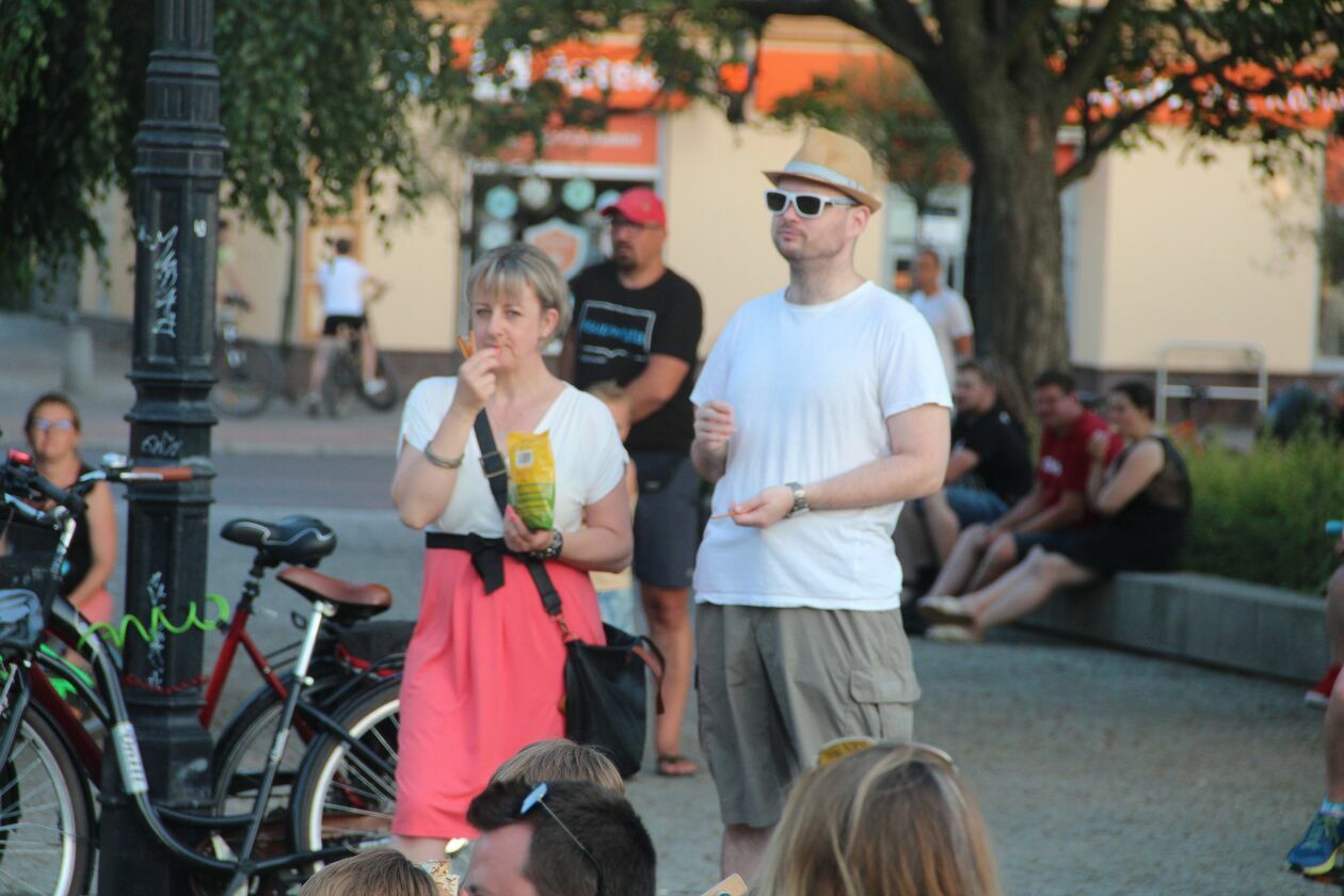  Biała Podlaska. Pierwszy wakacyjny koncert na placu Wolności (zdjęcie 20) - Autor: Ewelina Burda