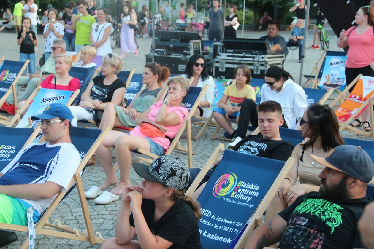  Biała Podlaska. Pierwszy wakacyjny koncert na placu Wolności (zdjęcie 5) - Autor: Ewelina Burda