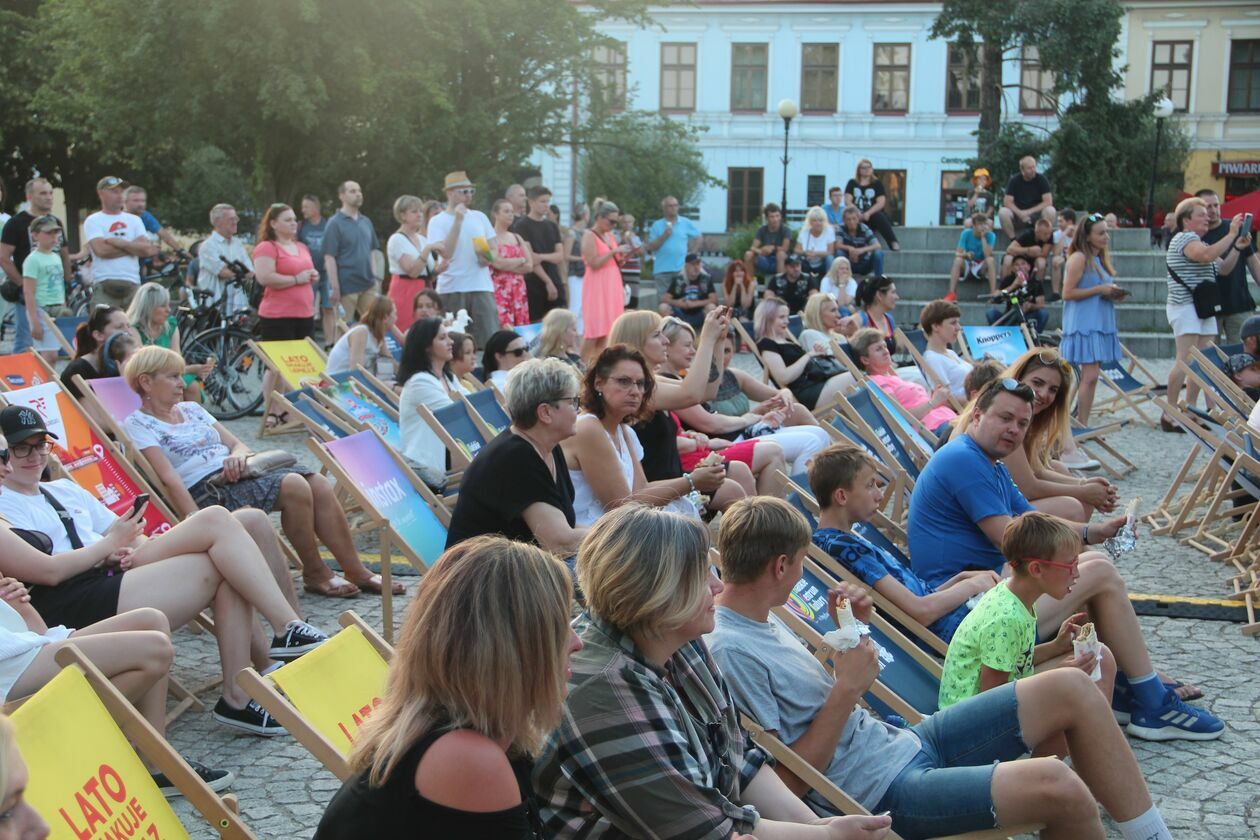  Biała Podlaska. Pierwszy wakacyjny koncert na placu Wolności (zdjęcie 16) - Autor: Ewelina Burda