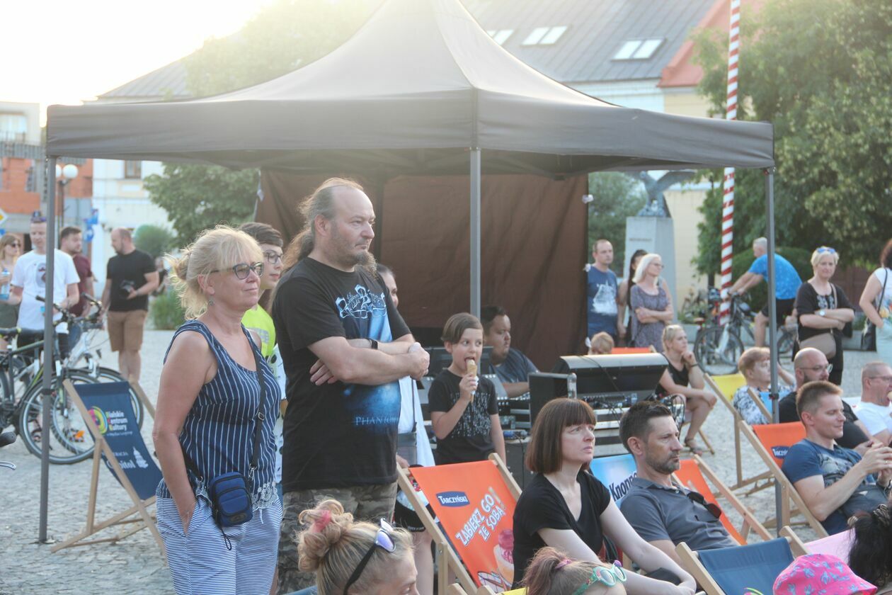  Biała Podlaska. Pierwszy wakacyjny koncert na placu Wolności (zdjęcie 14) - Autor: Ewelina Burda