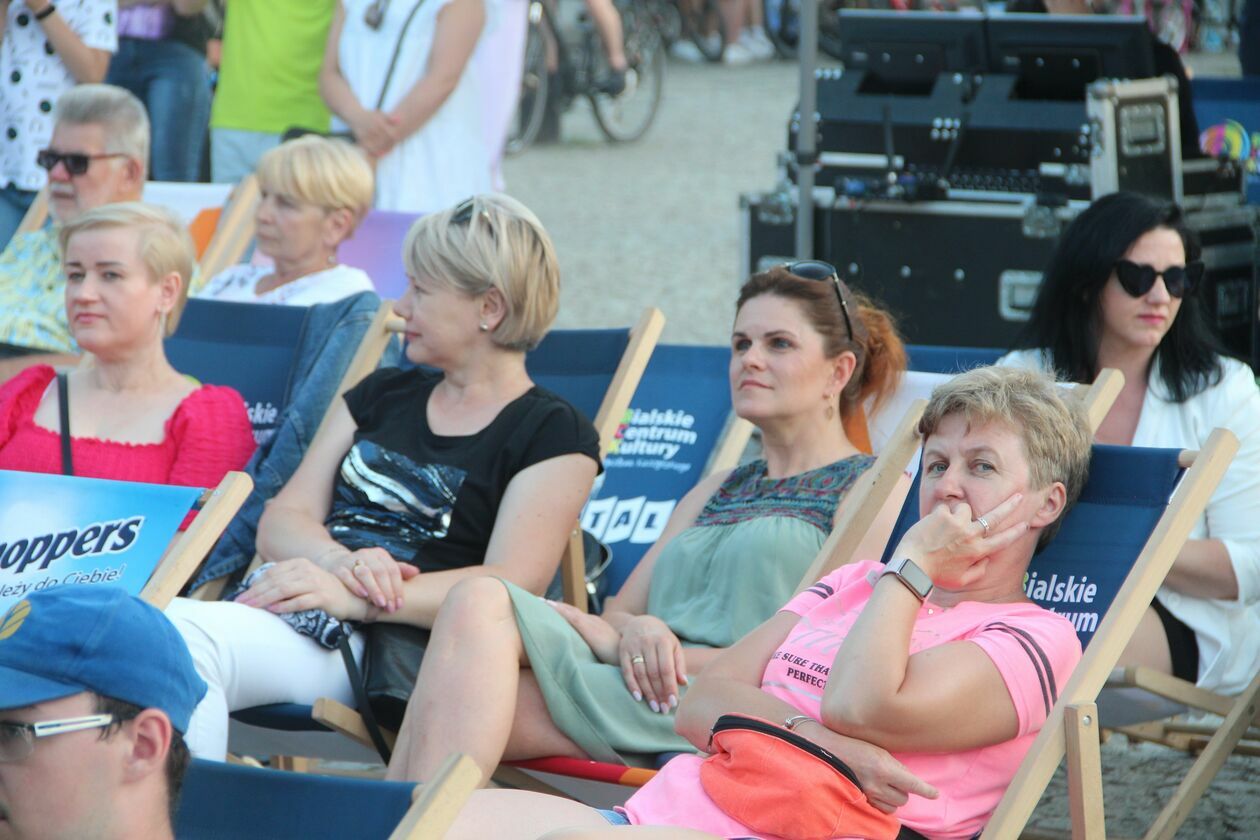  Biała Podlaska. Pierwszy wakacyjny koncert na placu Wolności (zdjęcie 4) - Autor: Ewelina Burda