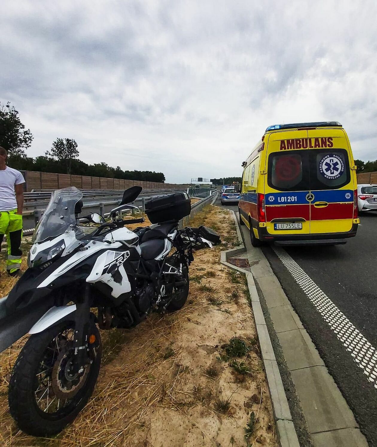  Motocyklista przewrócił się na drodze S19 (zdjęcie 1) - Autor: Komenda Powiatowa Policji w Kraśniku