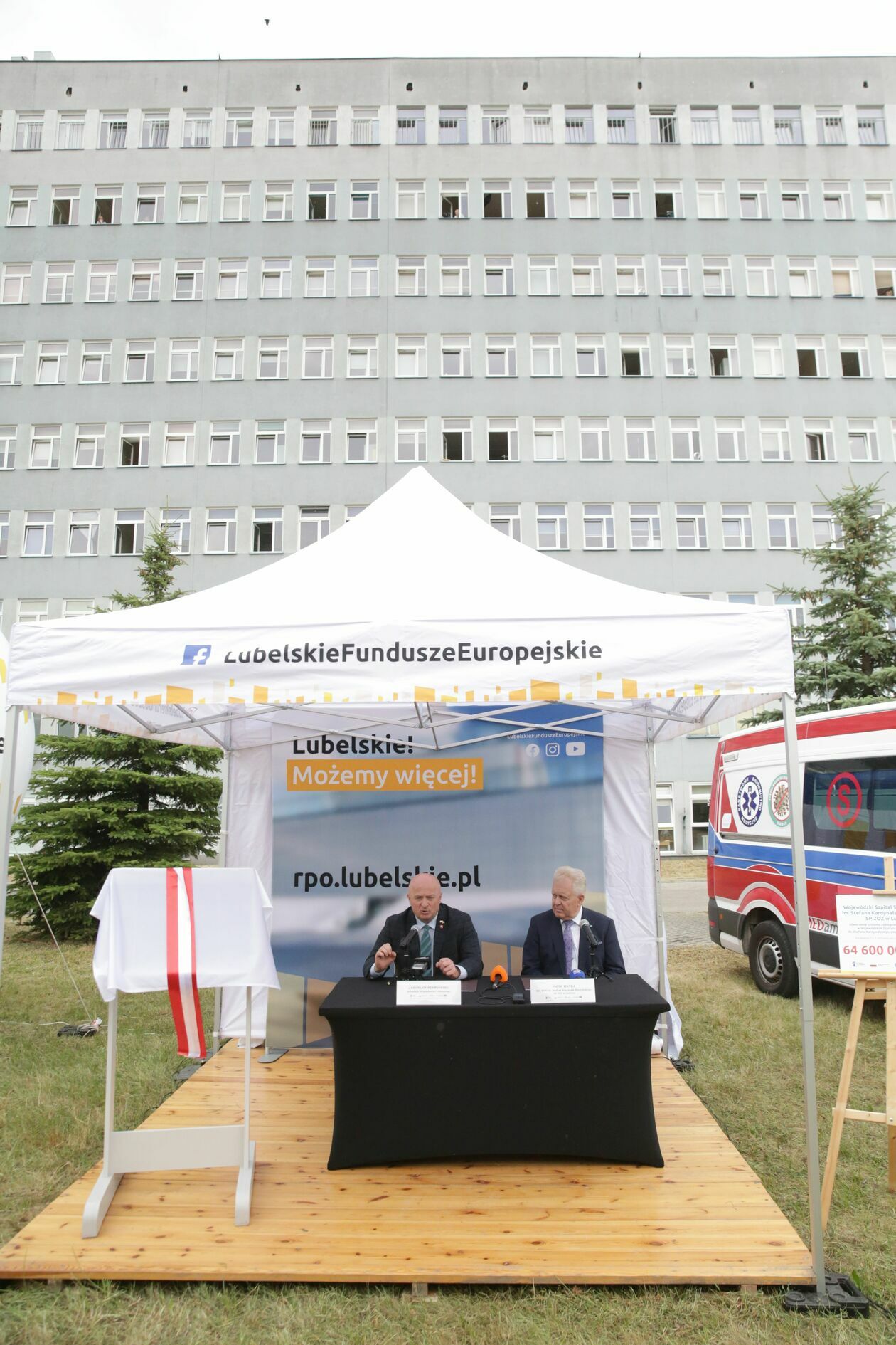  Podpisanie umowy na budowę nowej części szpitala wojewódzkiego przy al. Kraśnickiej (zdjęcie 5) - Autor: Paweł Buczkowski
