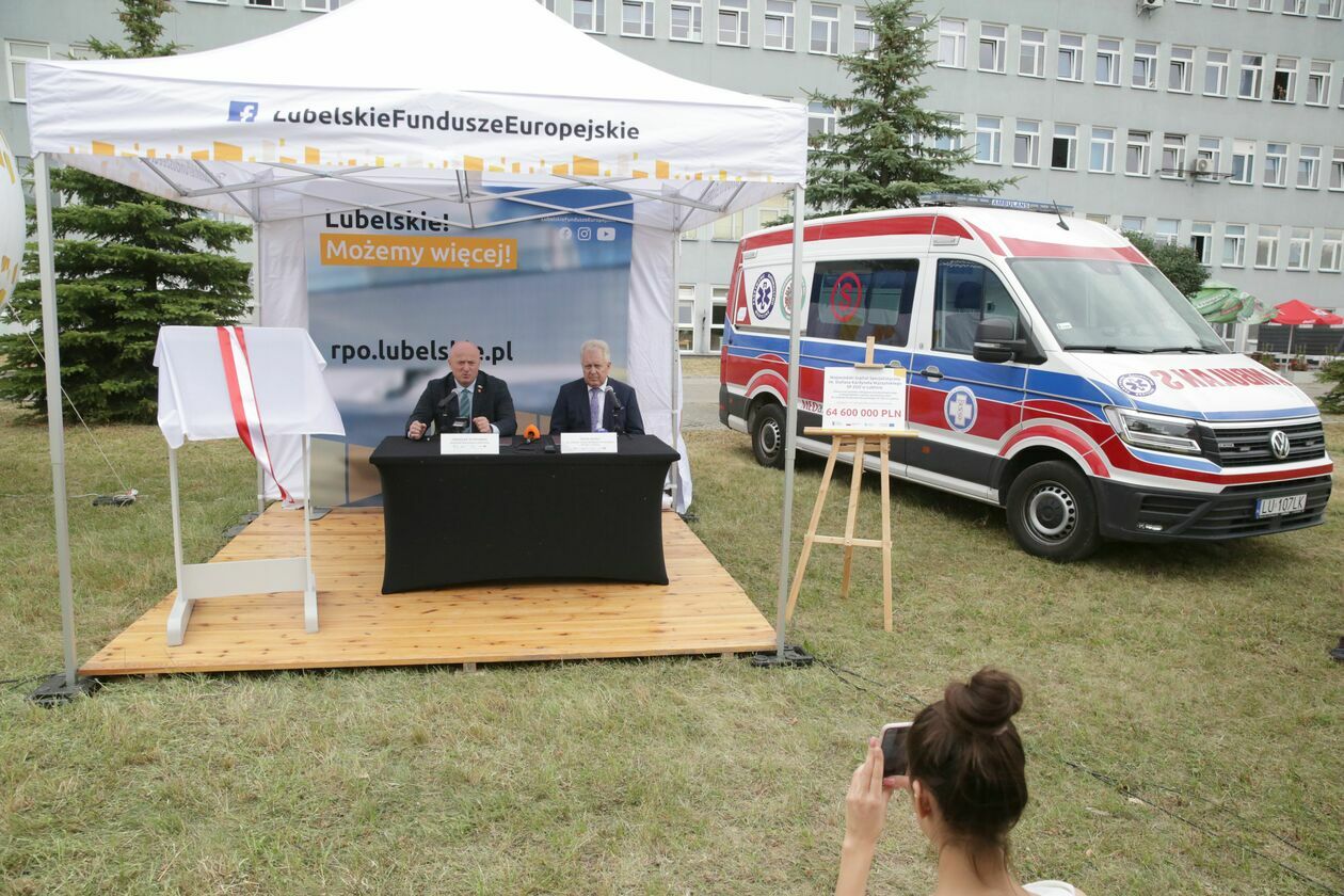  Podpisanie umowy na budowę nowej części szpitala wojewódzkiego przy al. Kraśnickiej (zdjęcie 6) - Autor: Paweł Buczkowski