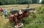 Wypadek ciągnika rolniczego w Słodkowie Pierwszym (zdjęcie 2)