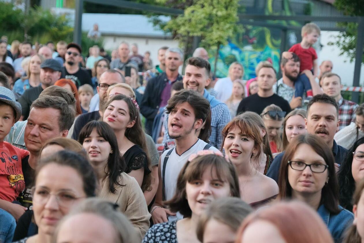  Kwiat Jabłoni na początek Letnich Brzmien w Browarze (zdjęcie 3) - Autor: Maciej Kaczanowski