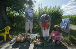 Krasienin. Dzieci sprzedają owoce (zdjęcie 3)