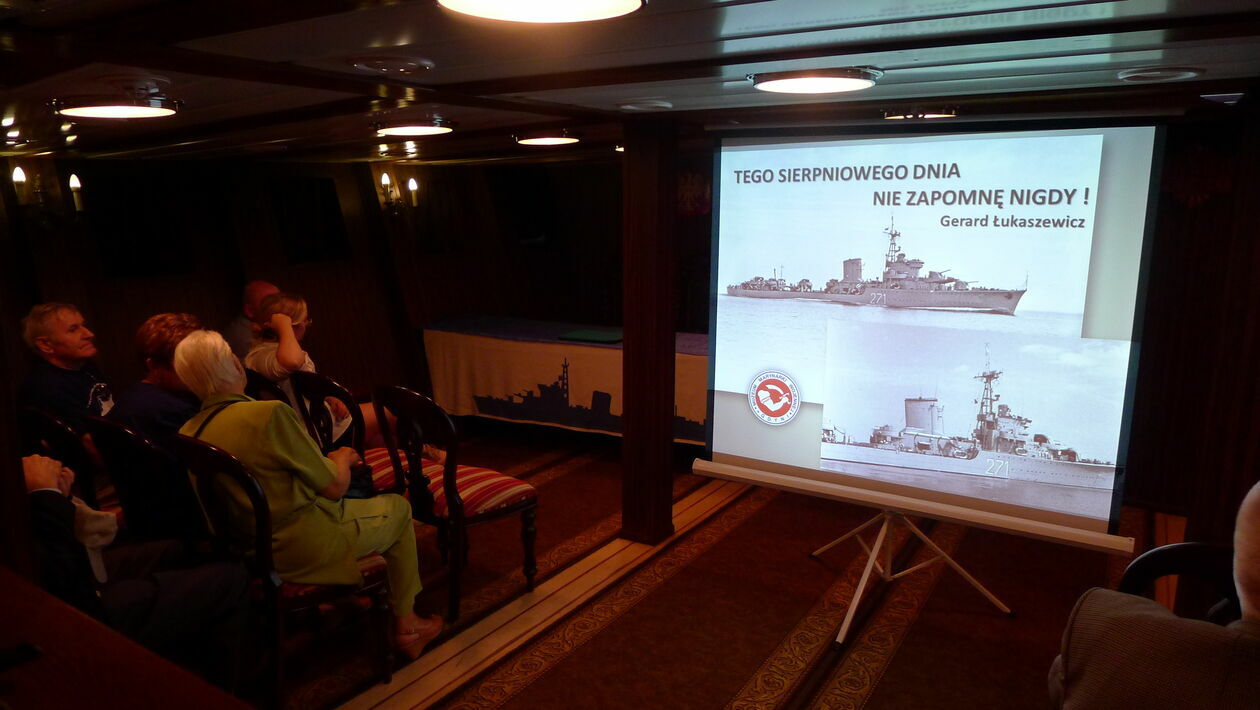  <p>Prezentacja z okazji 55. rocznicy przygotowana przez Muzeum Marynarki Wojennej w Gdyni.</p>