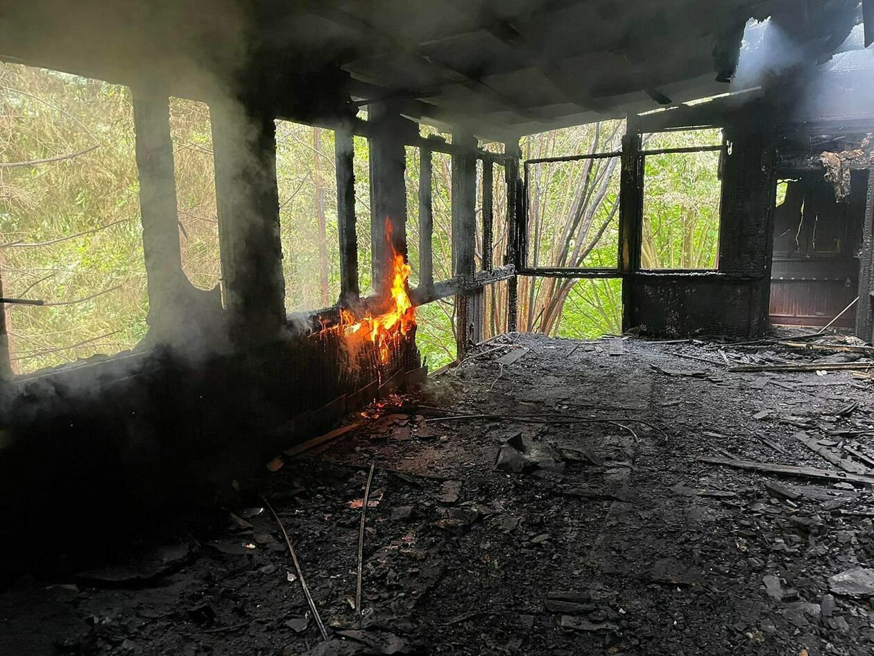  Skutki działań podpalacza z Kazimierza Dolnego  - Autor: OSP/Facebook