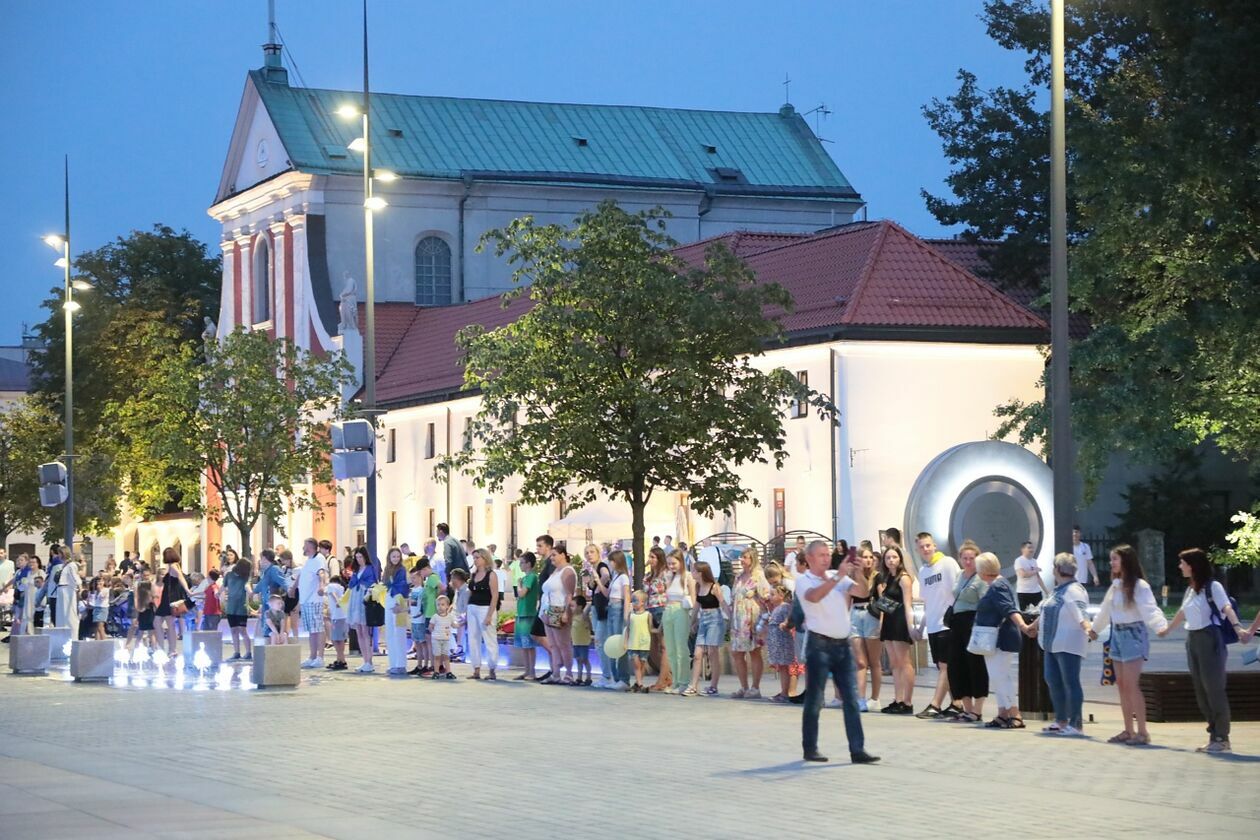  Łańcuch solidarności na placu Litewskim (zdjęcie 56) - Autor: Piotr Michalski