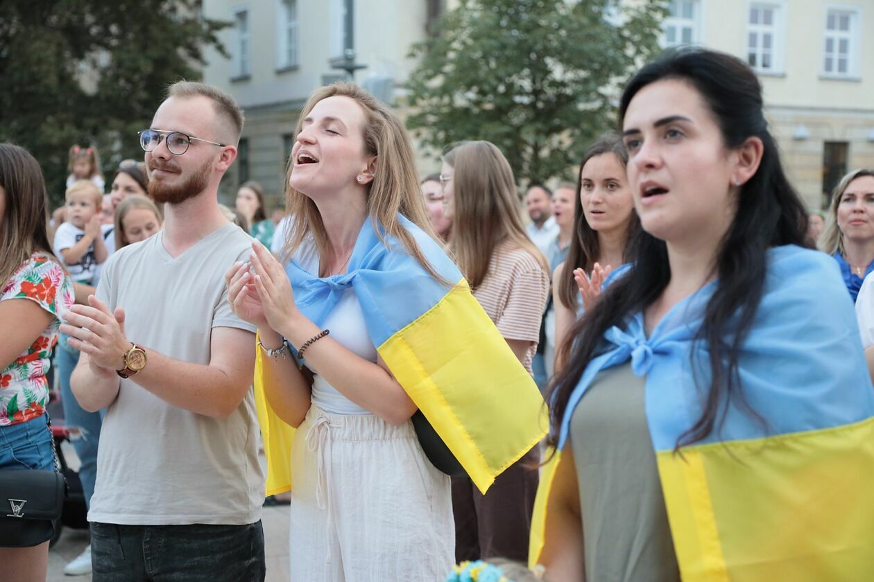  Łańcuch solidarności na placu Litewskim (zdjęcie 24) - Autor: Piotr Michalski