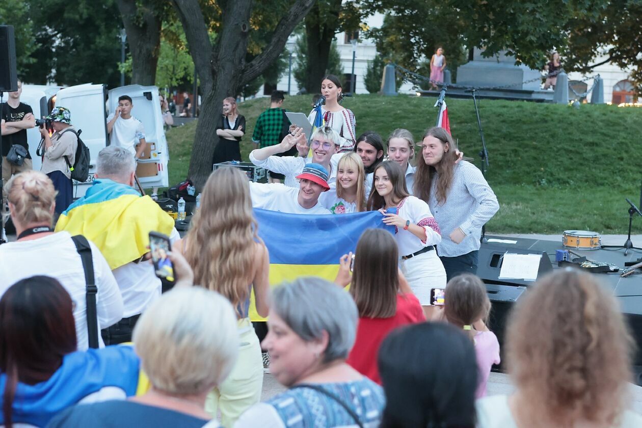  Łańcuch solidarności na placu Litewskim (zdjęcie 71) - Autor: Piotr Michalski