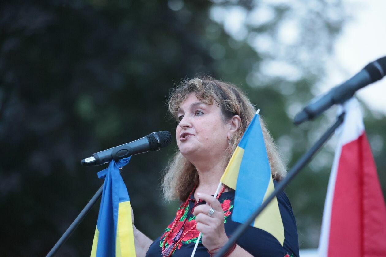  Łańcuch solidarności na placu Litewskim (zdjęcie 2) - Autor: Piotr Michalski
