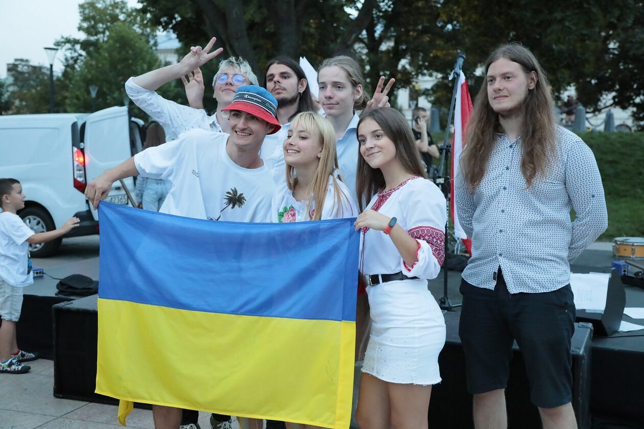 Łańcuch solidarności na placu Litewskim (zdjęcie 36) - Autor: Piotr Michalski